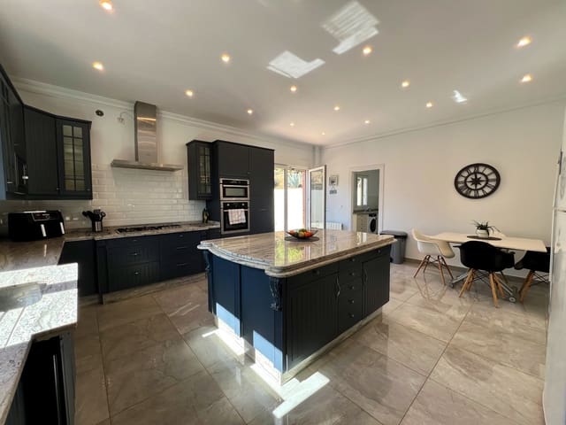 4 soveværelse Villa til salg i Viñuela med swimmingpool garage - € 795.000 (Ref: 9265582)