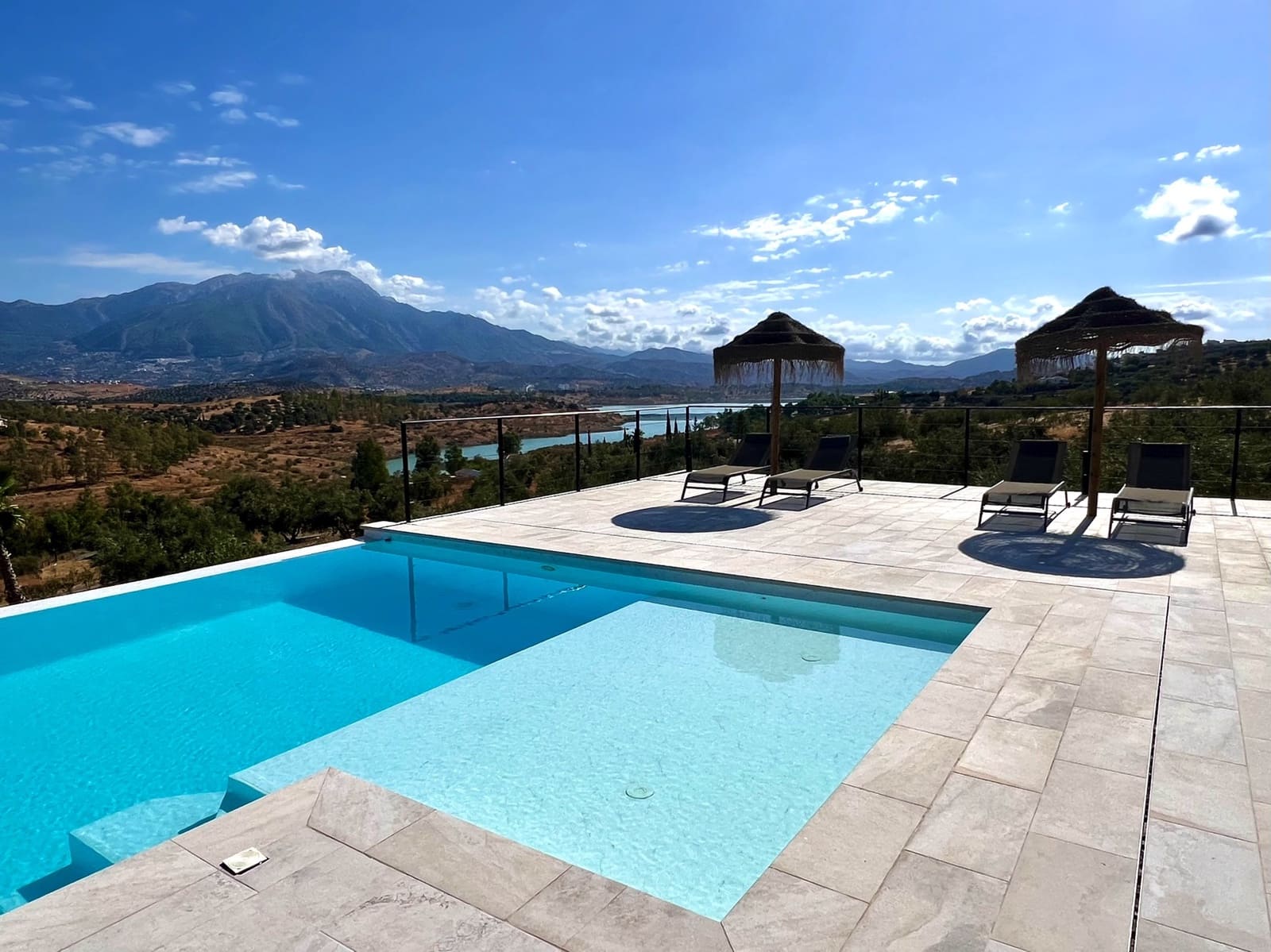 4 soveværelse Villa til salg i Vinuela med swimmingpool garage - € 795.000 (Ref: 9265582)