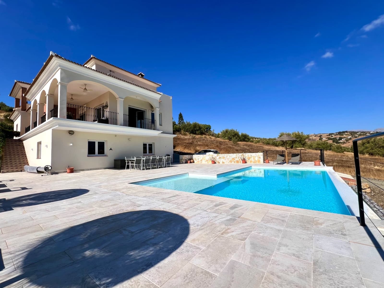 4 soveværelse Villa til salg i Vinuela med swimmingpool garage - € 795.000 (Ref: 9265582)