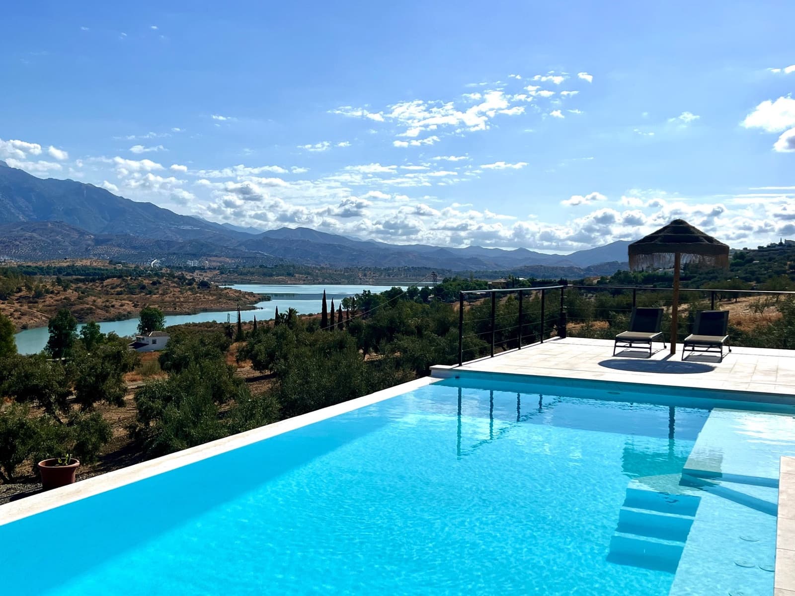 4 soveværelse Villa til salg i Vinuela med swimmingpool garage - € 795.000 (Ref: 9265582)