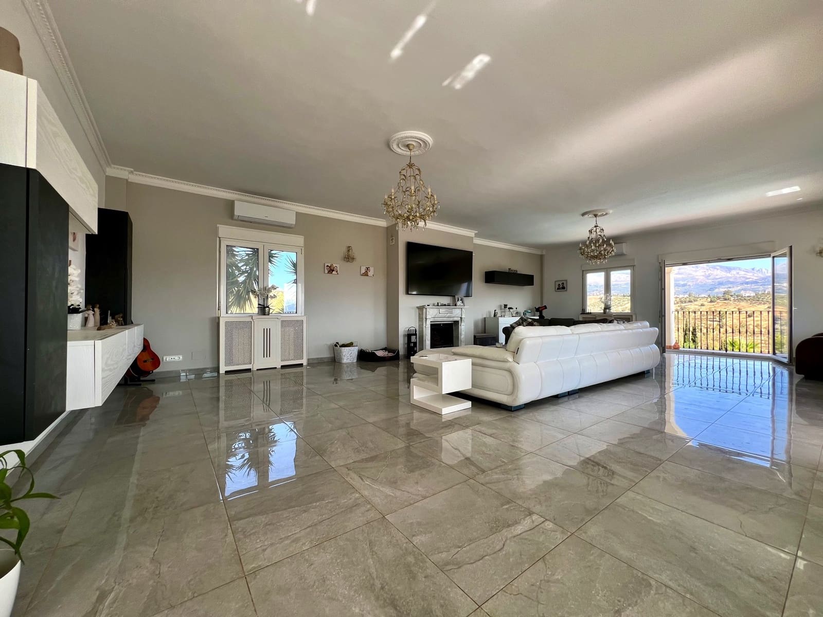 4 soveværelse Villa til salg i Vinuela med swimmingpool garage - € 795.000 (Ref: 9265582)