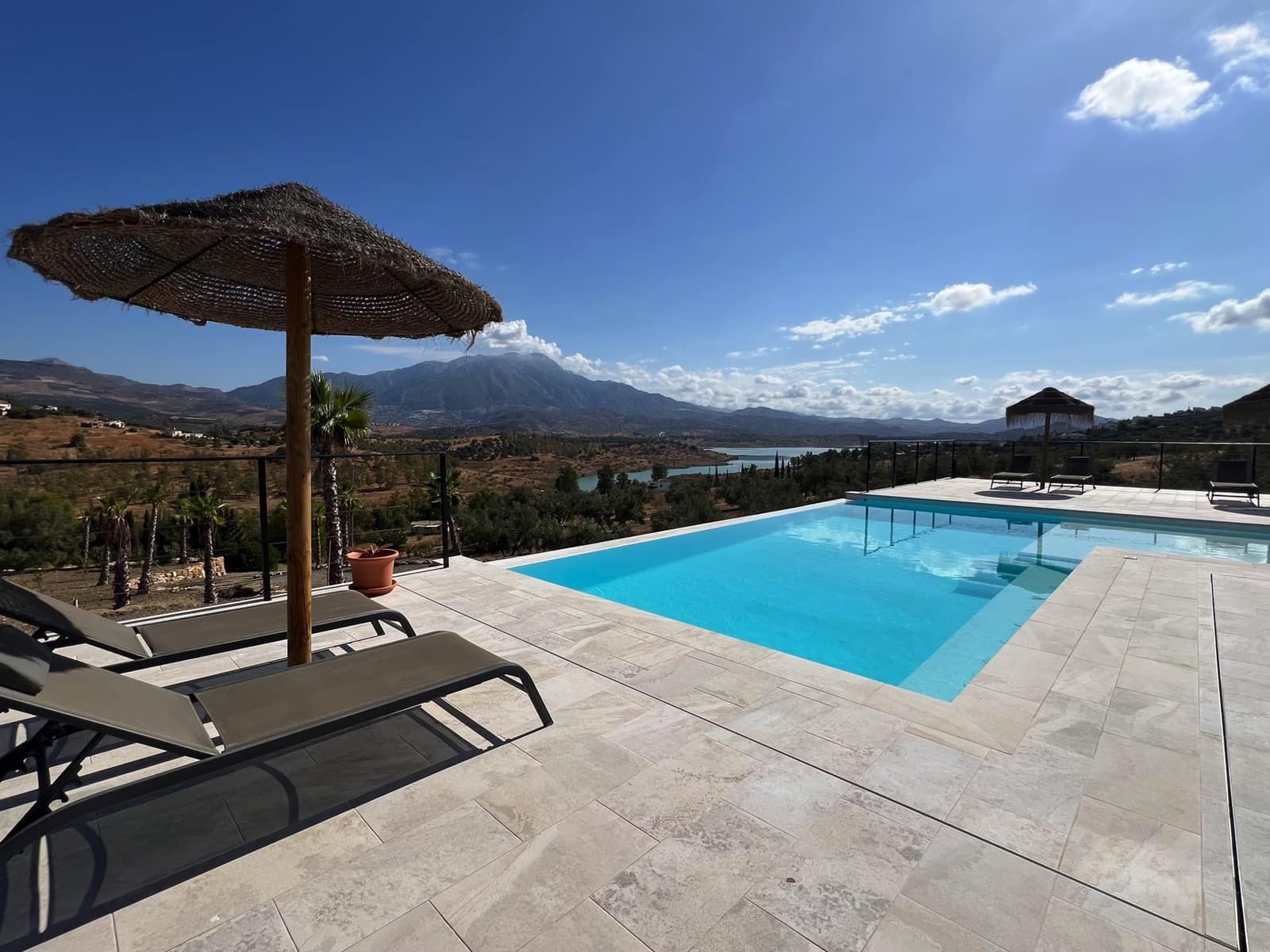 4 soveværelse Villa til salg i Vinuela med swimmingpool garage - € 795.000 (Ref: 9265582)