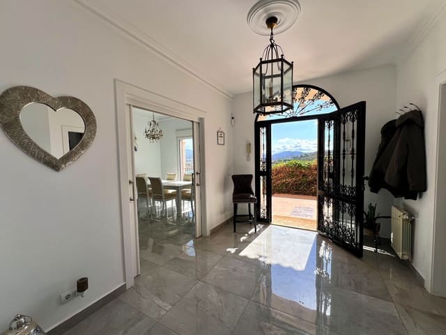 4 soveværelse Villa til salg i Viñuela med swimmingpool garage - € 795.000 (Ref: 9265582)