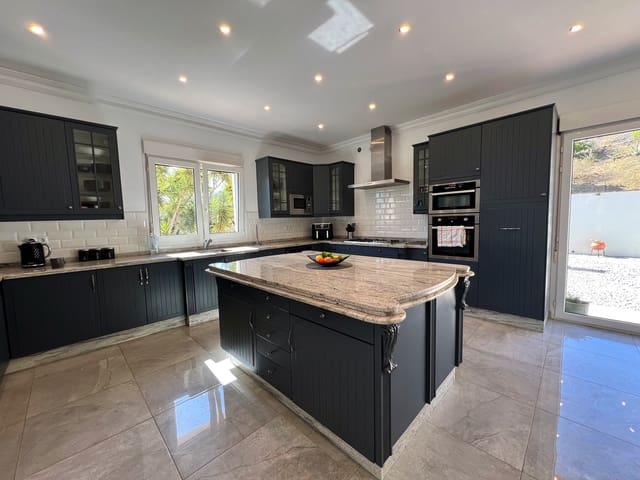 4 soveværelse Villa til salg i Viñuela med swimmingpool garage - € 795.000 (Ref: 9265582)