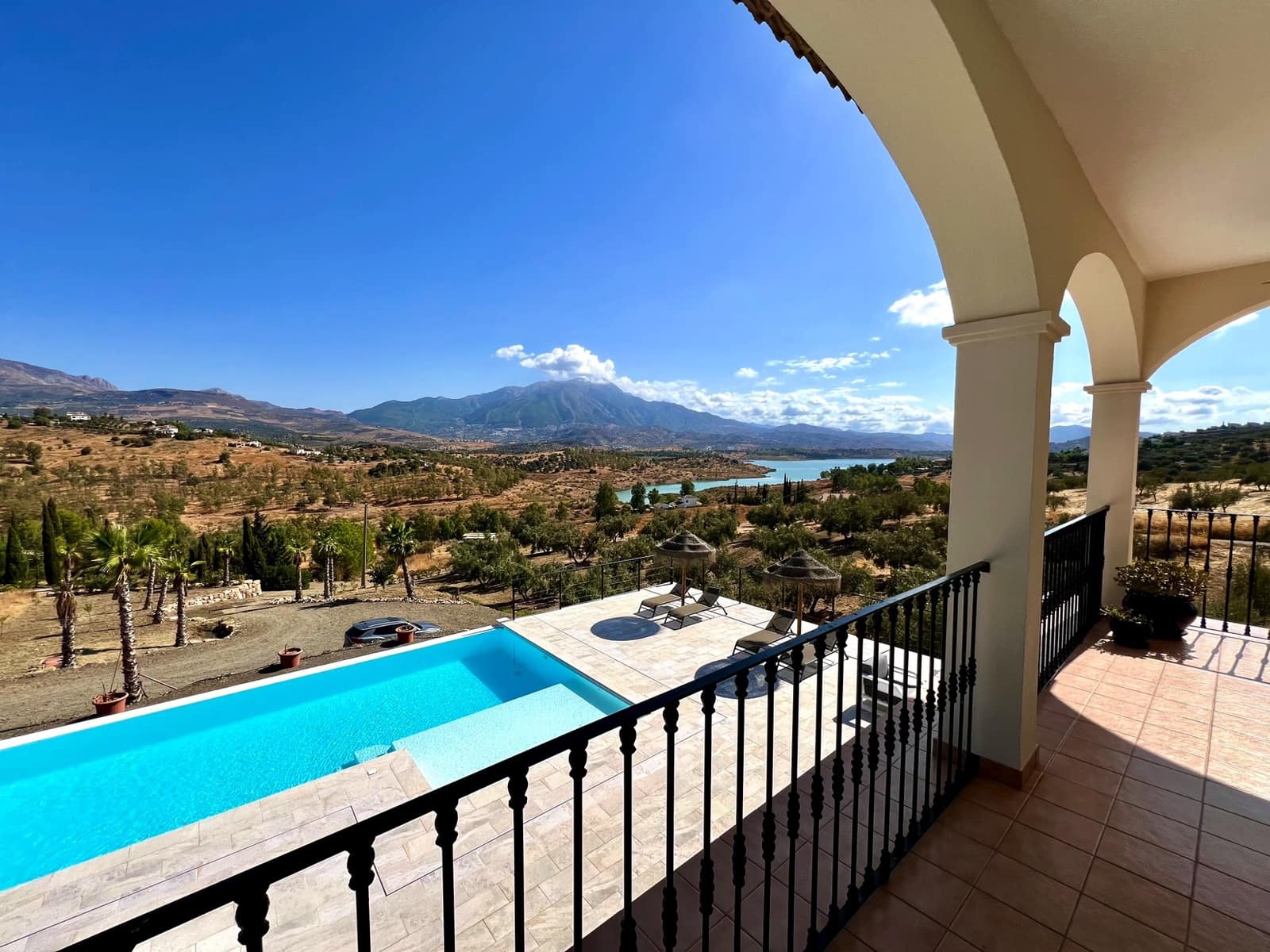 4 soveværelse Villa til salg i Vinuela med swimmingpool garage - € 795.000 (Ref: 9265582)