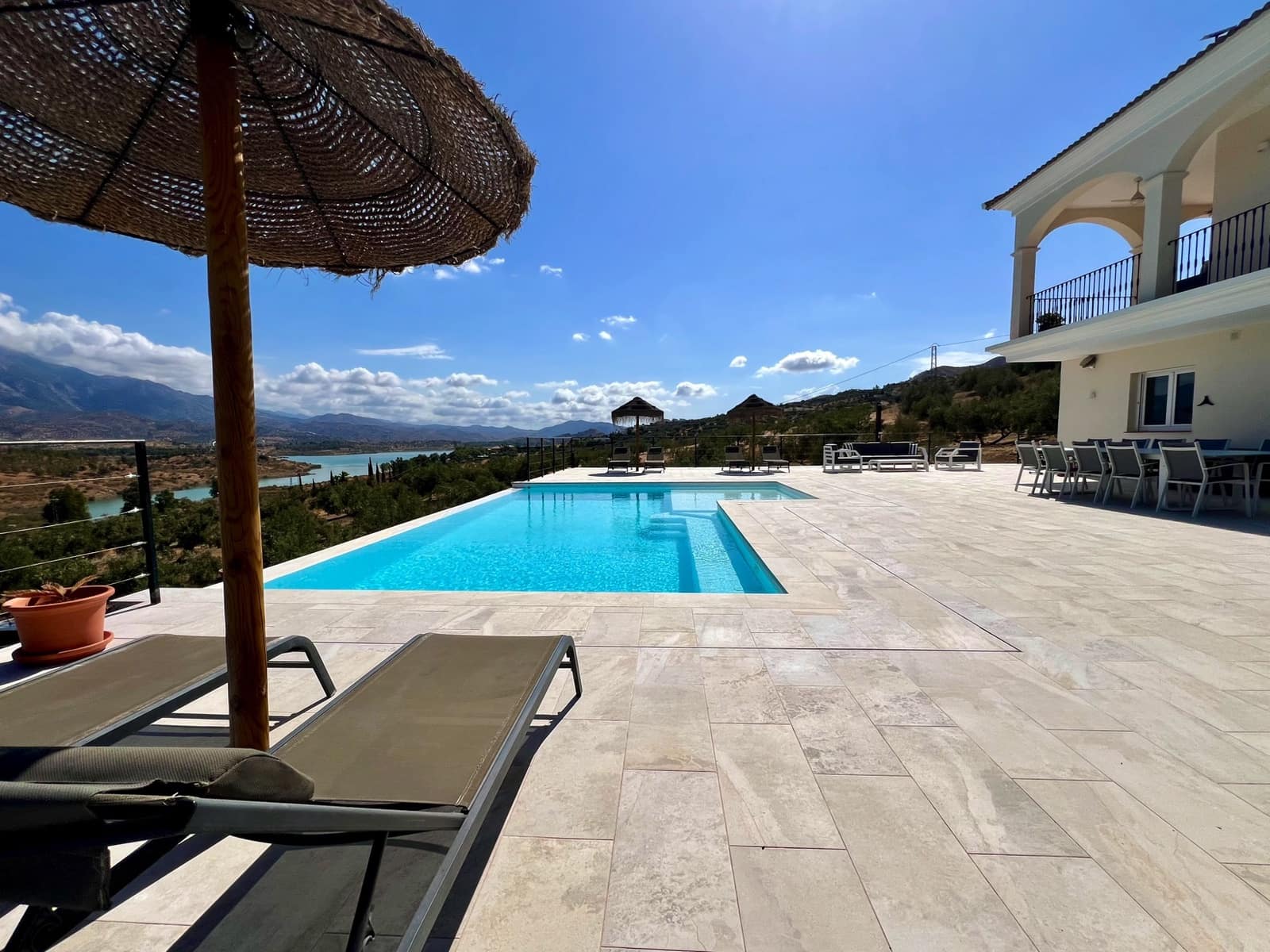 4 soveværelse Villa til salg i Vinuela med swimmingpool garage - € 795.000 (Ref: 9265582)