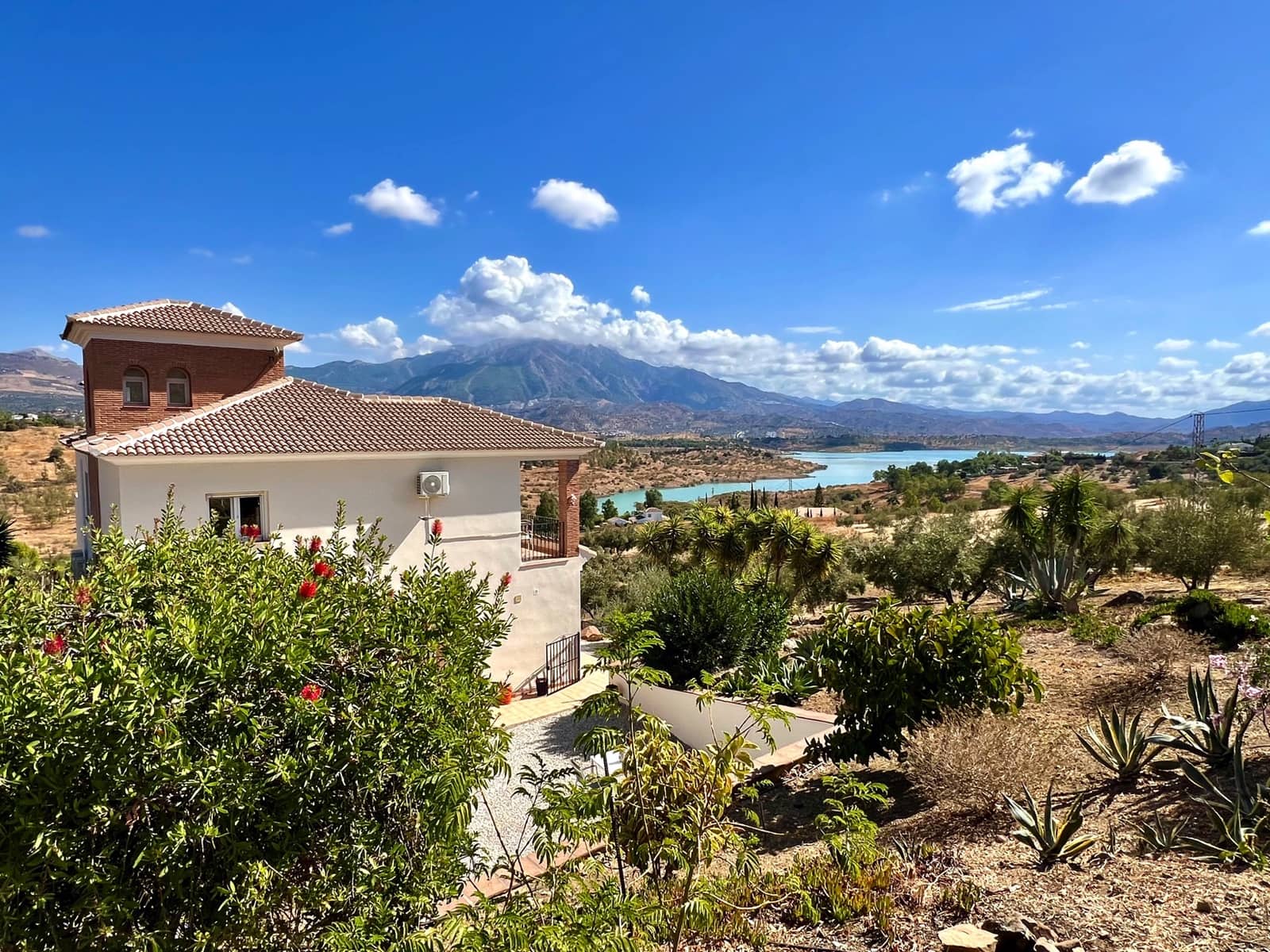 4 soveværelse Villa til salg i Vinuela med swimmingpool garage - € 795.000 (Ref: 9265582)