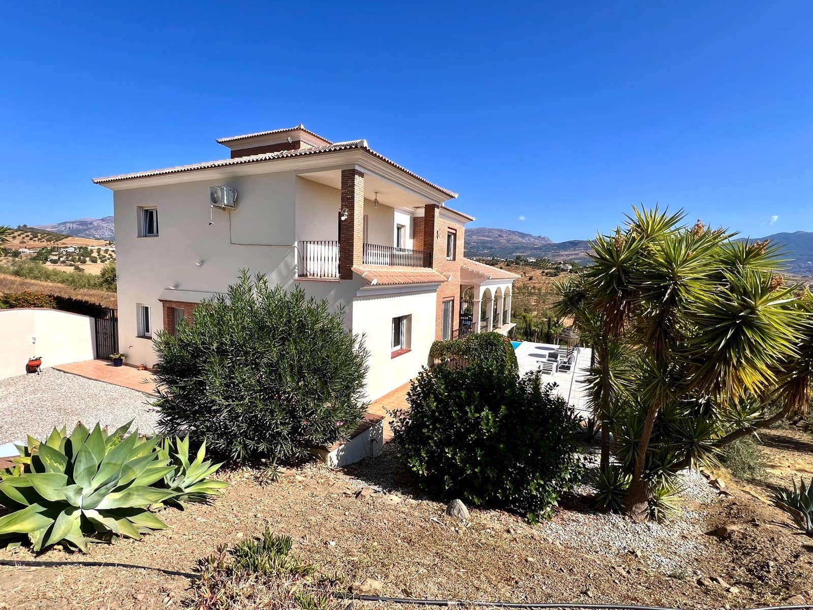 4 soveværelse Villa til salg i Vinuela med swimmingpool garage - € 795.000 (Ref: 9265582)