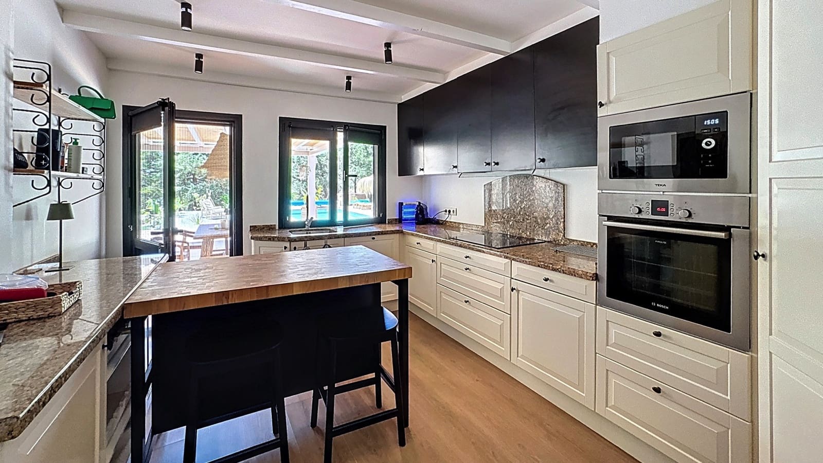 7 soveværelse Finca/Landehus til salg i Periana med swimmingpool garage - € 775.000 (Ref: 9267605)