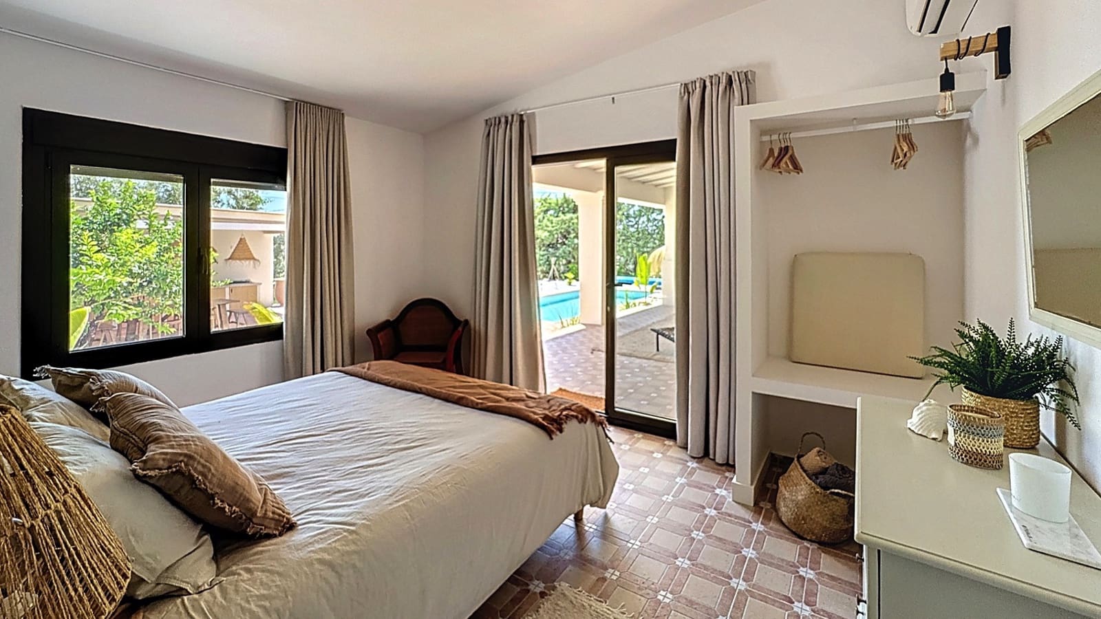 7 soveværelse Finca/Landehus til salg i Periana med swimmingpool garage - € 775.000 (Ref: 9267605)