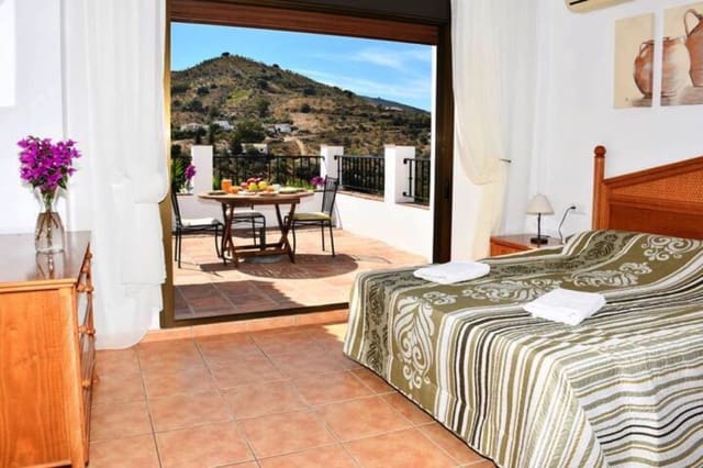 4 soverom Villa til salgs i Comares med svømmebasseng garasje - € 360 000 (Ref: 9439012)