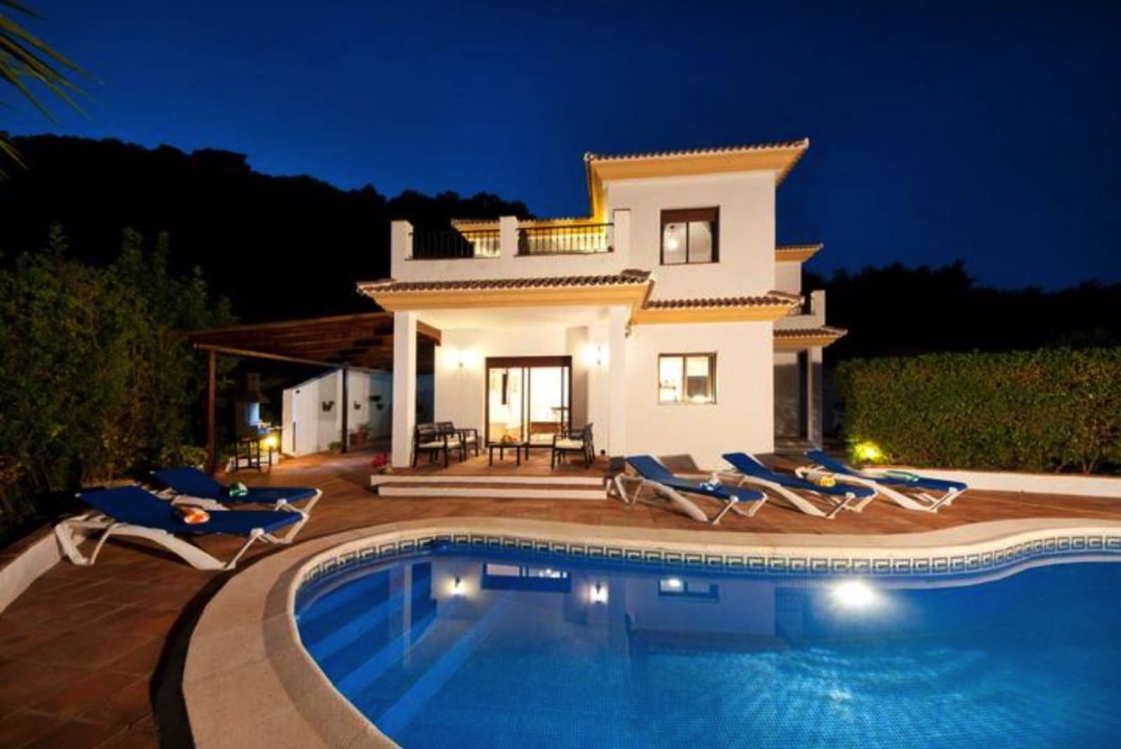 4 slaapkamer Villa te koop in Comares met zwembad garage - € 360.000 (Ref: 9439012)