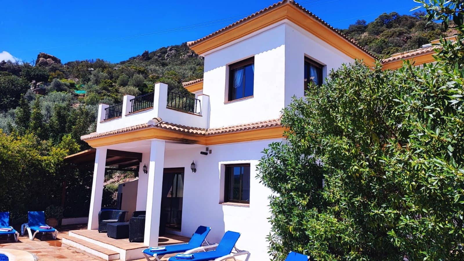 4 slaapkamer Villa te koop in Comares met zwembad garage - € 360.000 (Ref: 9439012)