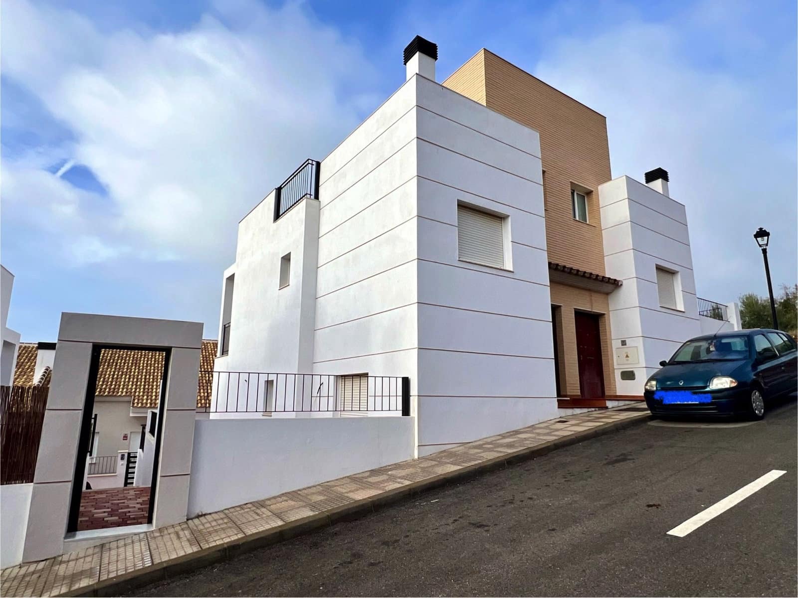 3 bedroom Terraced Villa for sale in Periana with garage - € 189,500 (Ref: 9441685)