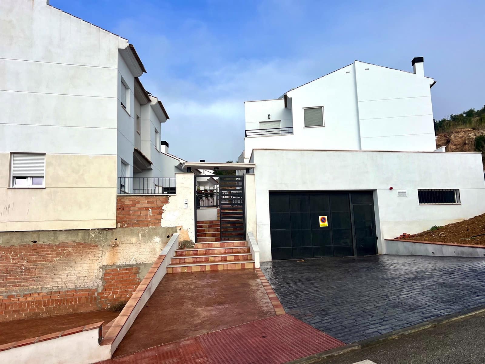 3 bedroom Terraced Villa for sale in Periana with garage - € 189,500 (Ref: 9441685)