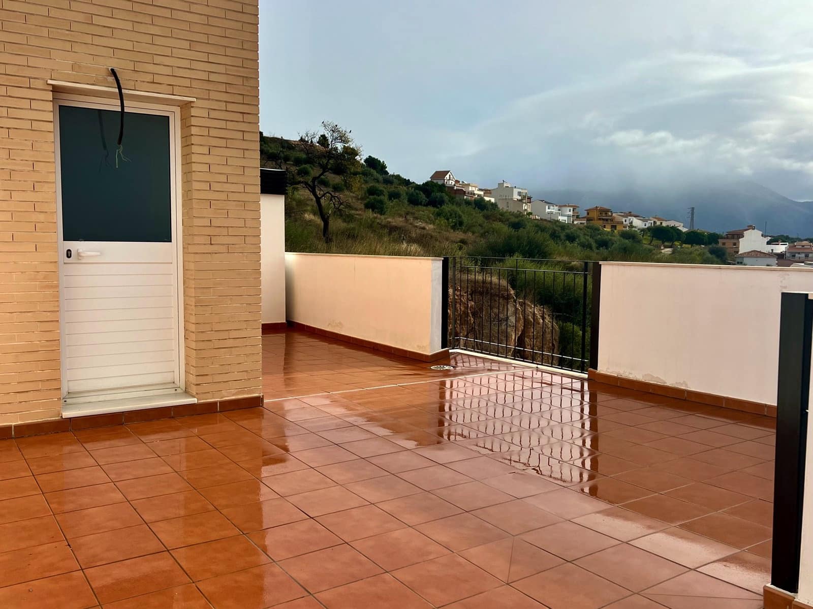 3 bedroom Terraced Villa for sale in Periana with garage - € 189,500 (Ref: 9441685)