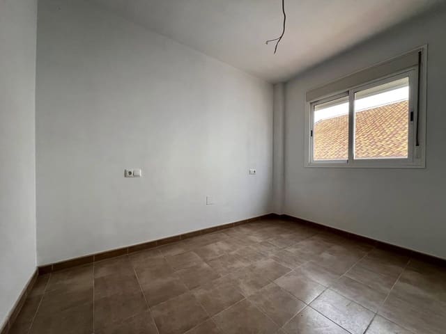 3 makuuhuone Rivitalo myytävänä paikassa Periana mukana 
autotalli - 189 500 € (Ref: 9441685)