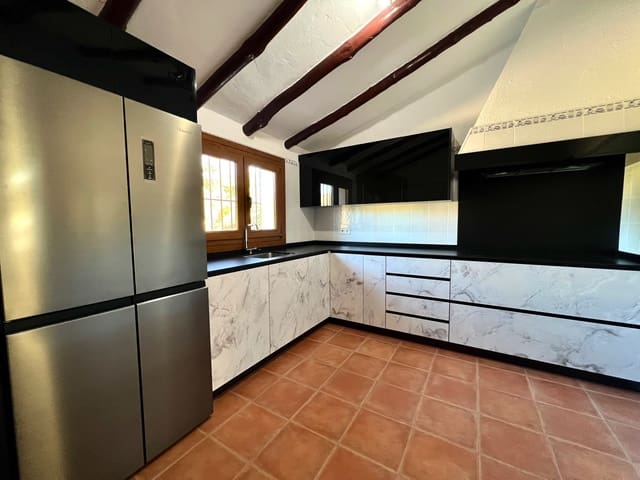 3 soveværelse Villa til salg i Viñuela med swimmingpool garage - € 475.000 (Ref: 9484980)