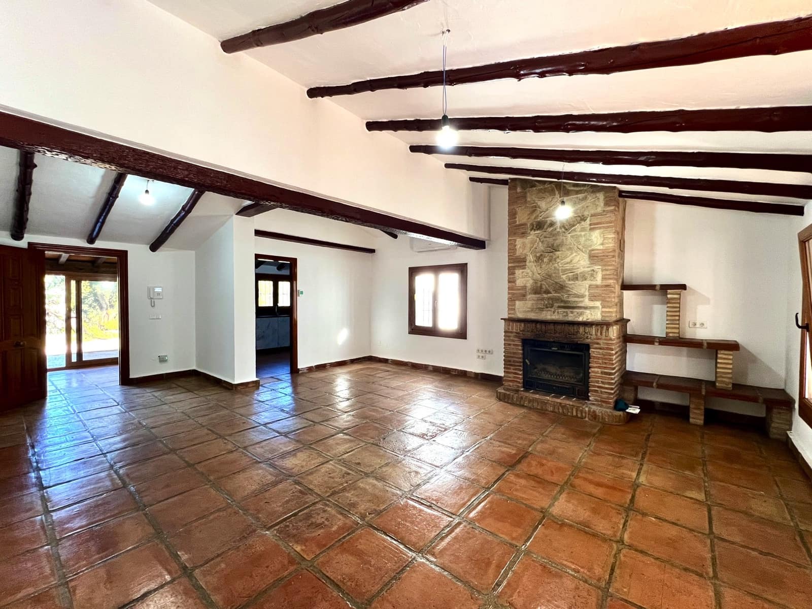 3 bedroom Villa for sale in Vinuela with pool garage - € 475,000 (Ref: 9484980)