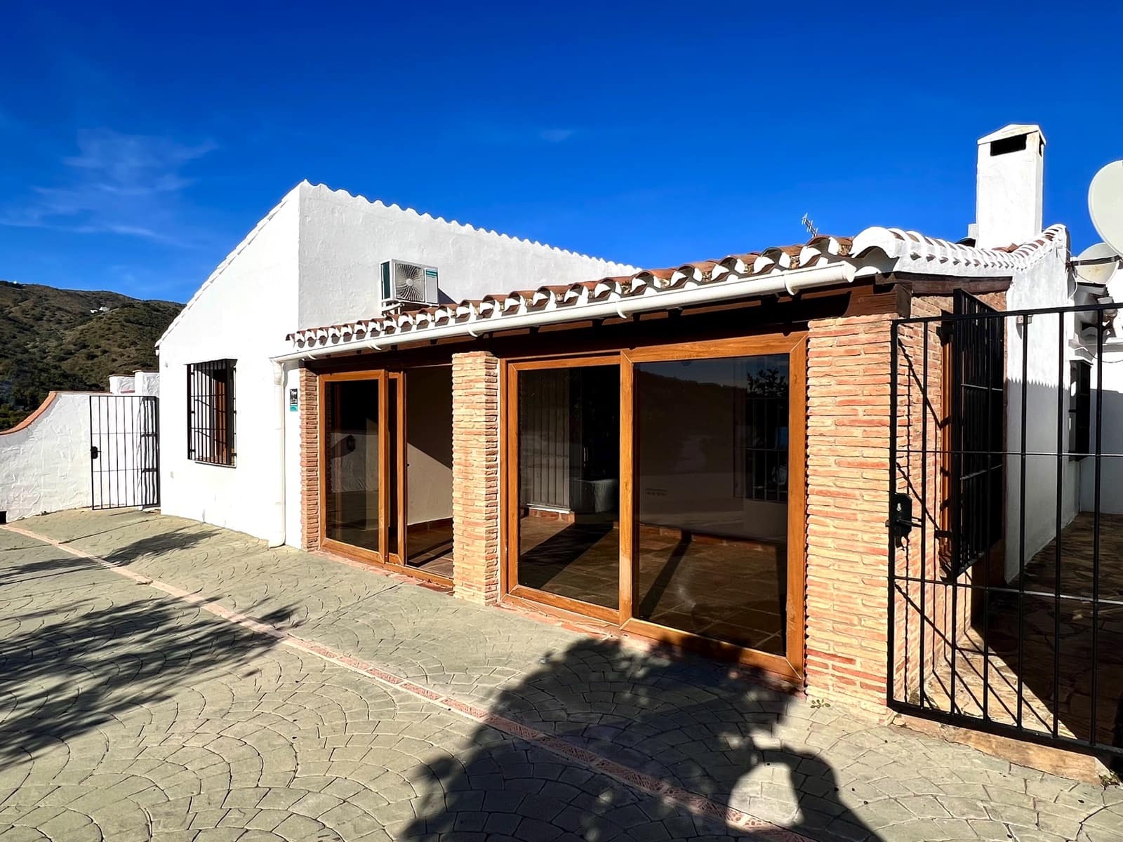 3 bedroom Villa for sale in Vinuela with pool garage - € 475,000 (Ref: 9484980)