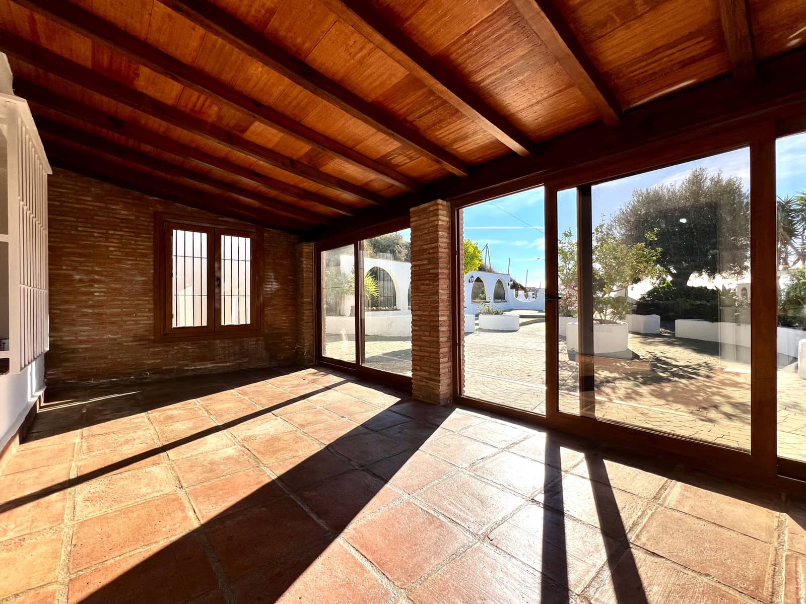 3 bedroom Villa for sale in Vinuela with pool garage - € 475,000 (Ref: 9484980)