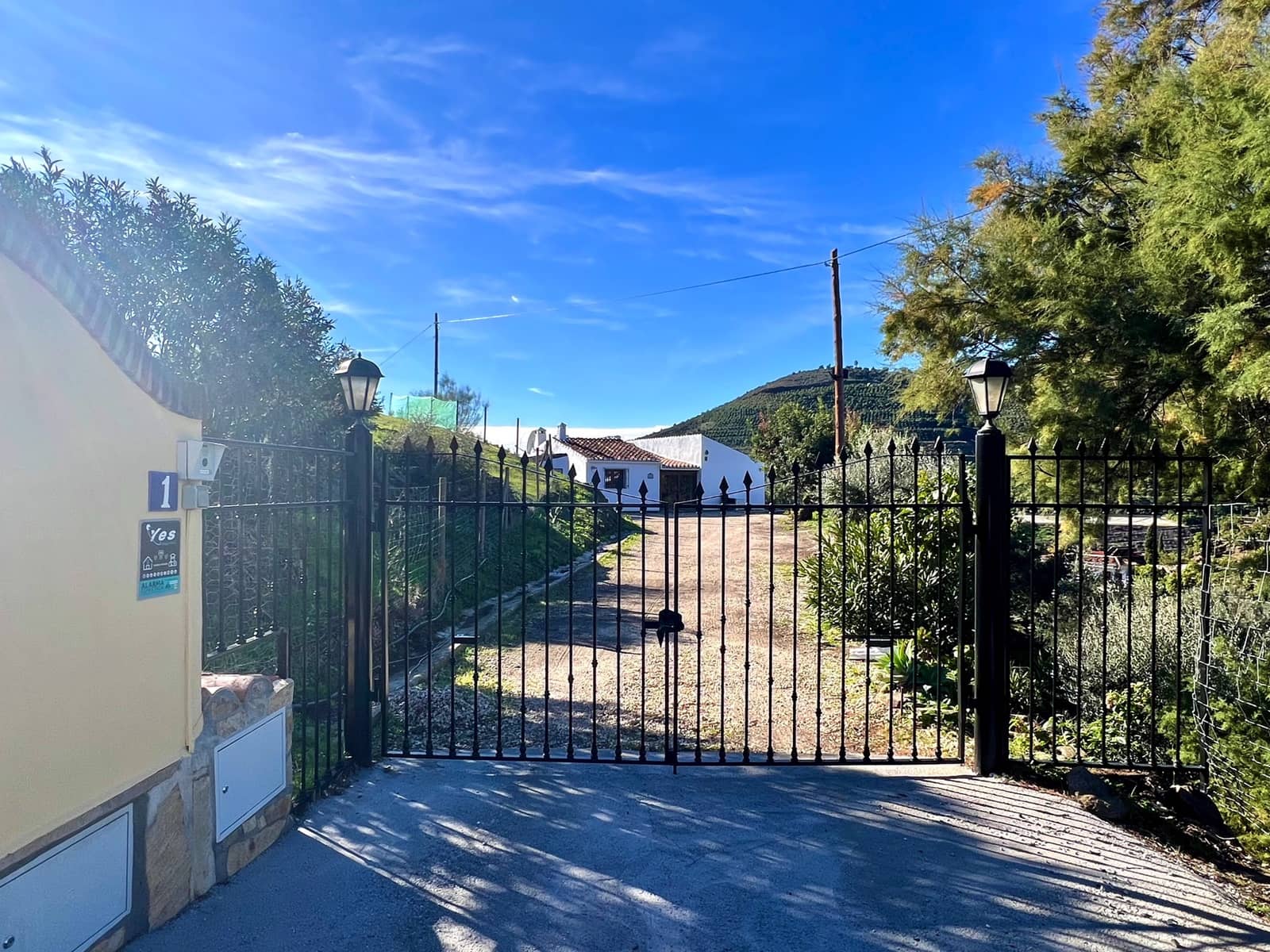 3 bedroom Villa for sale in Vinuela with pool garage - € 475,000 (Ref: 9484980)