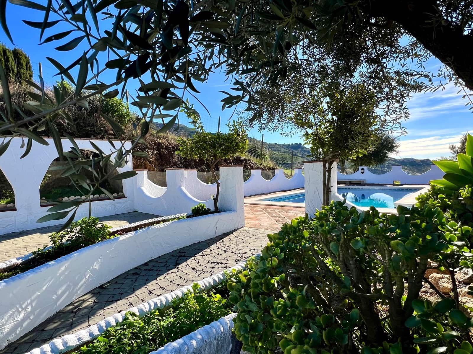 3 bedroom Villa for sale in Vinuela with pool garage - € 475,000 (Ref: 9484980)