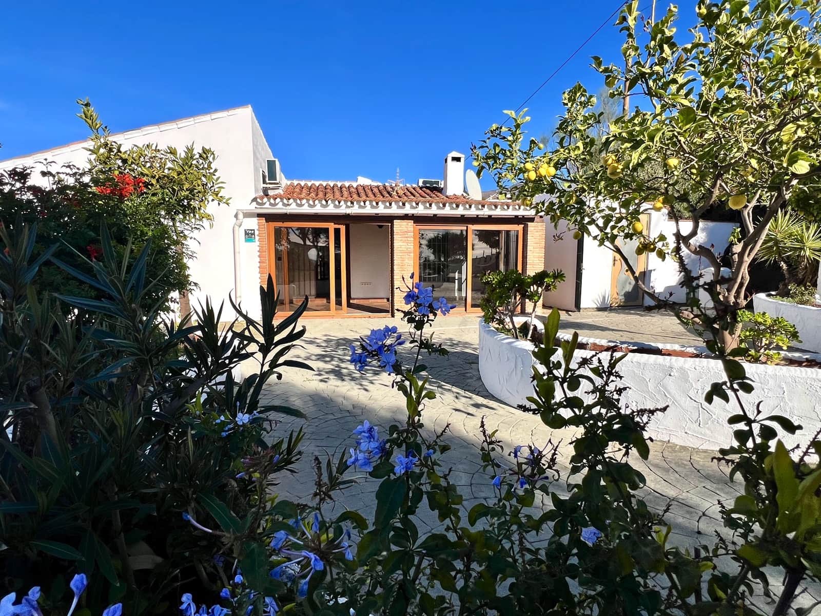 3 bedroom Villa for sale in Vinuela with pool garage - € 475,000 (Ref: 9484980)