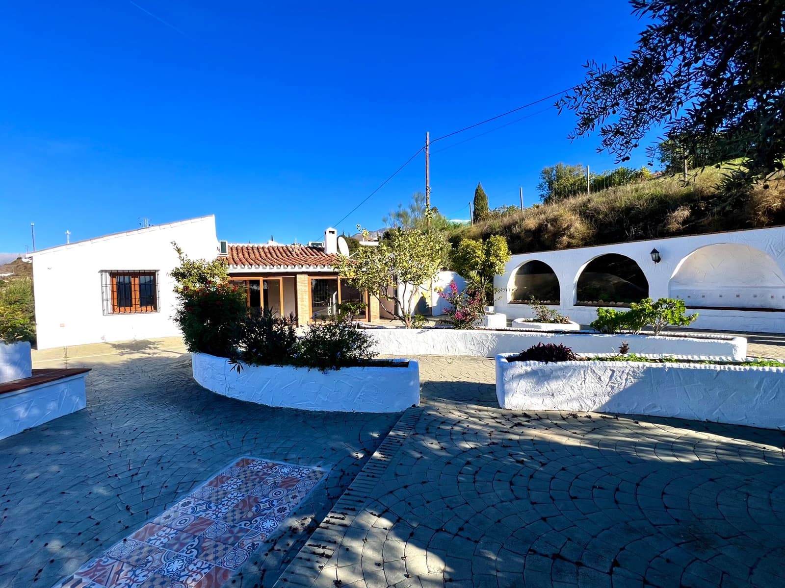 3 bedroom Villa for sale in Vinuela with pool garage - € 475,000 (Ref: 9484980)