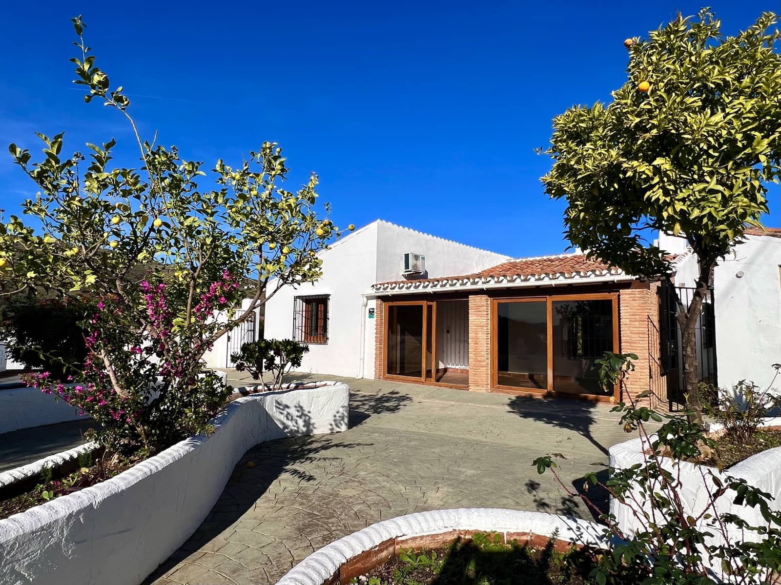 3 bedroom Villa for sale in Vinuela with pool garage - € 475,000 (Ref: 9484980)