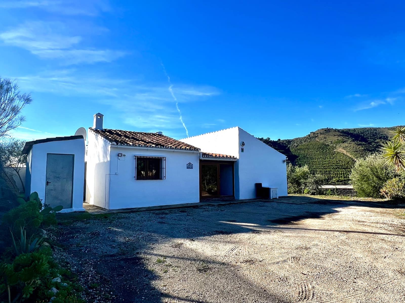 3 bedroom Villa for sale in Vinuela with pool garage - € 475,000 (Ref: 9484980)