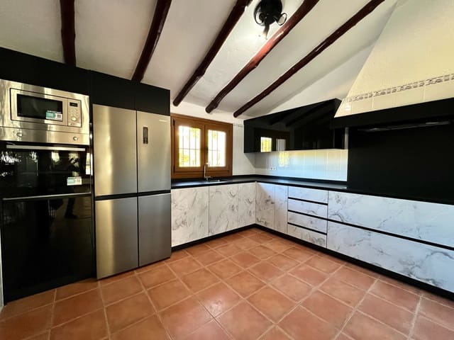 3 Zimmer Villa zu verkaufen in Viñuela mit Pool Garage - 475.000 € (Ref: 9484980)