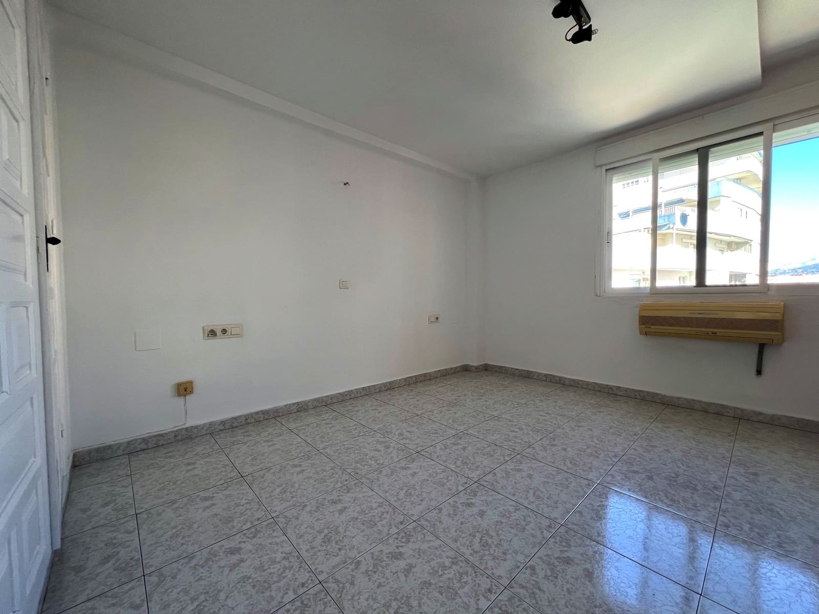 3 soveværelse Lejlighed til salg i Torre del Mar med swimmingpool - € 319.000 (Ref: 9485473)