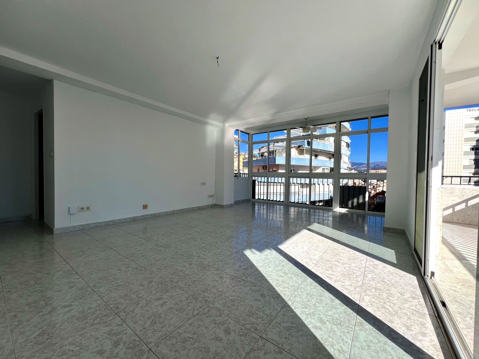3 soveværelse Lejlighed til salg i Torre del Mar med swimmingpool - € 319.000 (Ref: 9485473)
