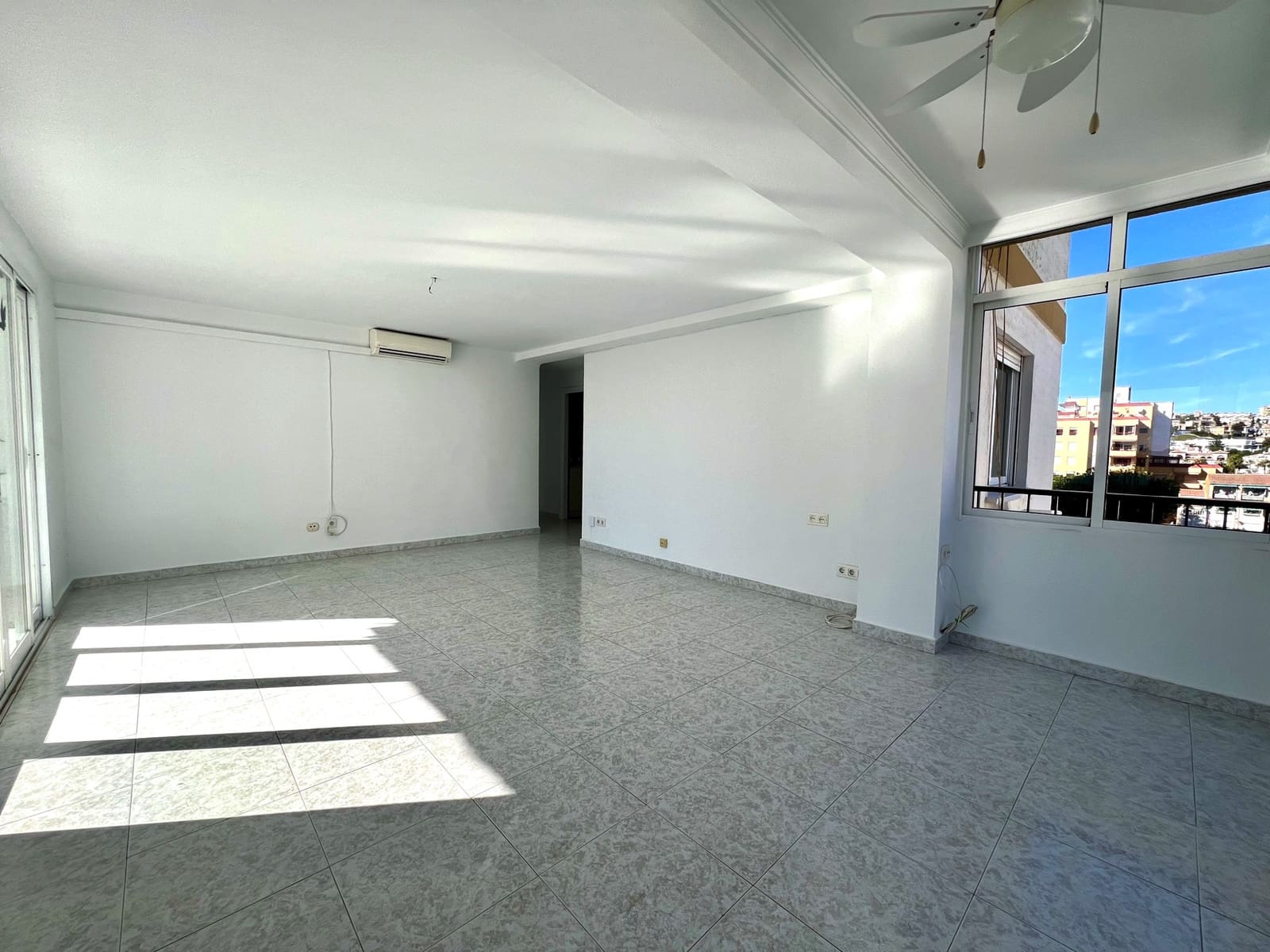 3 soveværelse Lejlighed til salg i Torre del Mar med swimmingpool - € 319.000 (Ref: 9485473)