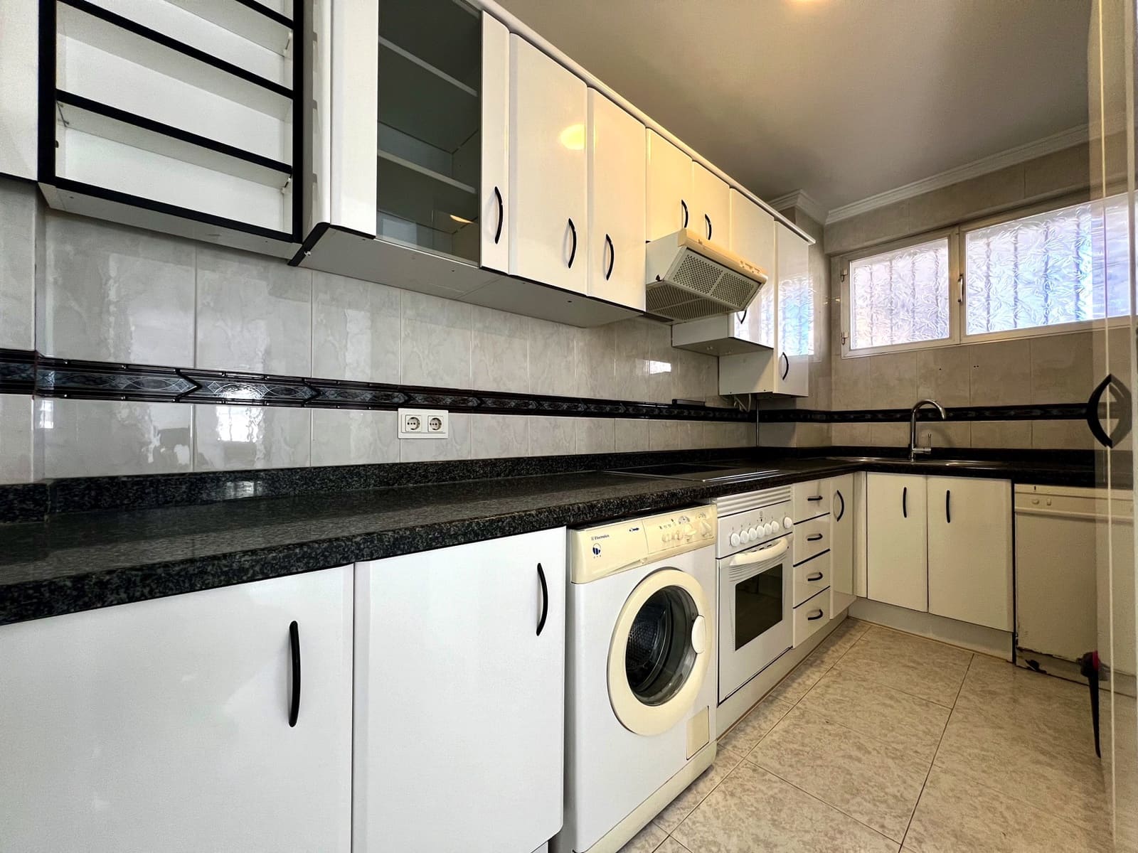 3 soveværelse Lejlighed til salg i Torre del Mar med swimmingpool - € 319.000 (Ref: 9485473)