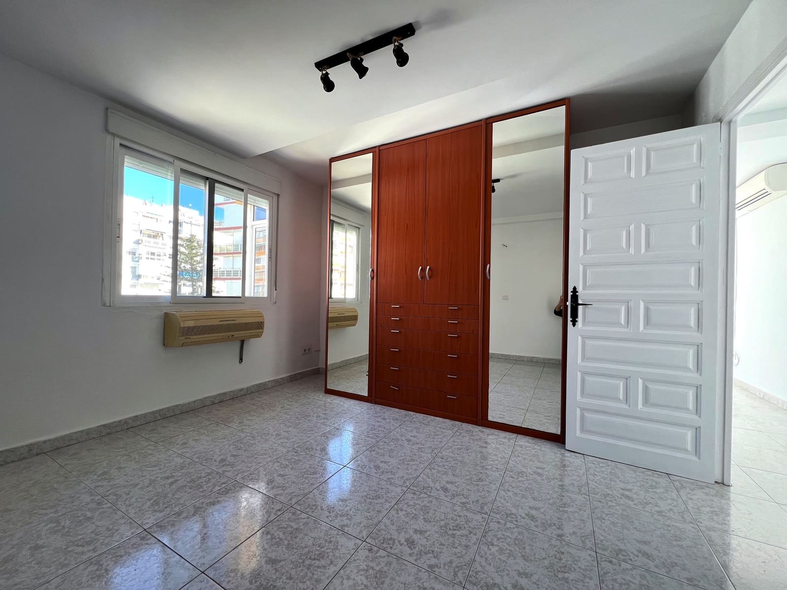 3 soveværelse Lejlighed til salg i Torre del Mar med swimmingpool - € 319.000 (Ref: 9485473)