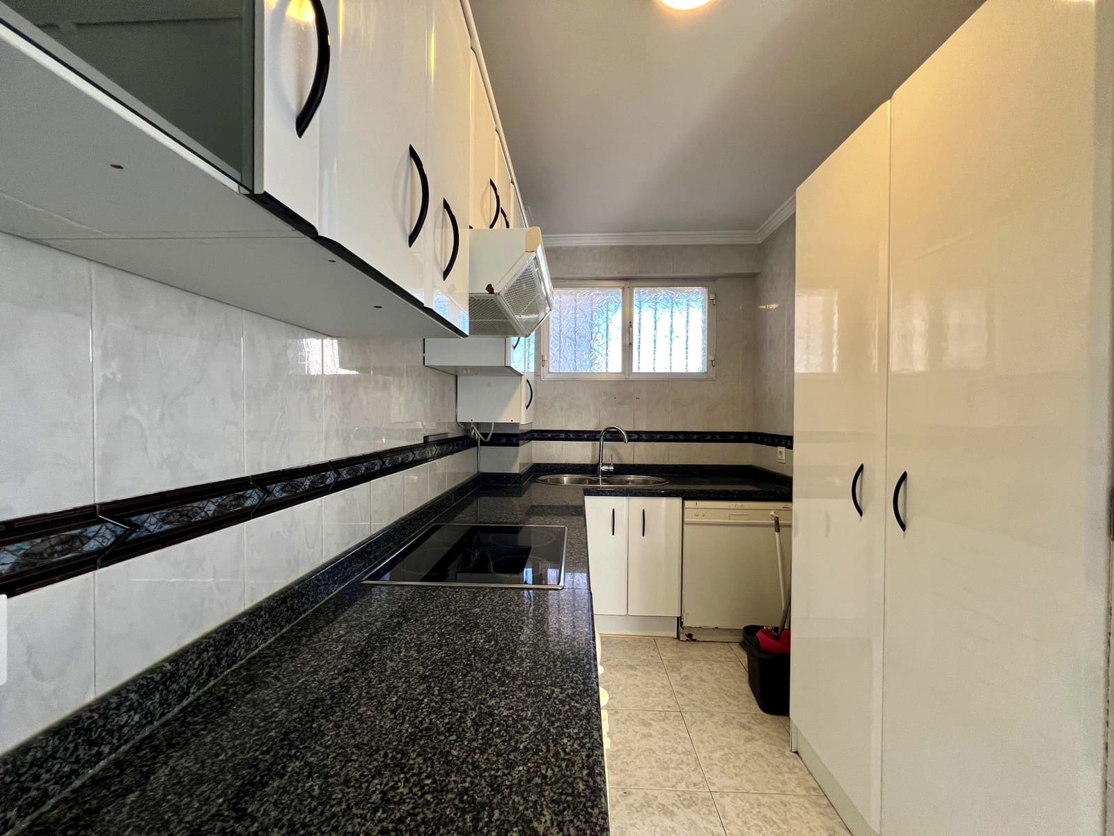 3 soveværelse Lejlighed til salg i Torre del Mar med swimmingpool - € 319.000 (Ref: 9485473)