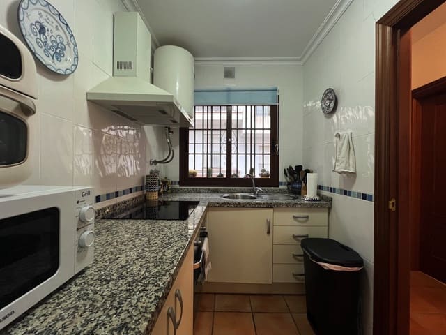 3 Zimmer Reihenhaus zu verkaufen in Alcaucín mit Pool Garage - 219.000 € (Ref: 9578189)