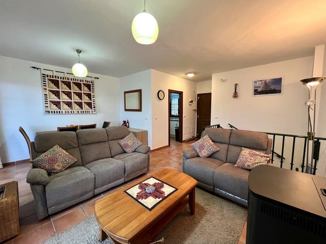 3 Zimmer Reihenhaus zu verkaufen in Alcaucín mit Pool Garage - 219.000 € (Ref: 9578189)