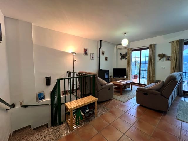 3 Zimmer Reihenhaus zu verkaufen in Alcaucín mit Pool Garage - 219.000 € (Ref: 9578189)