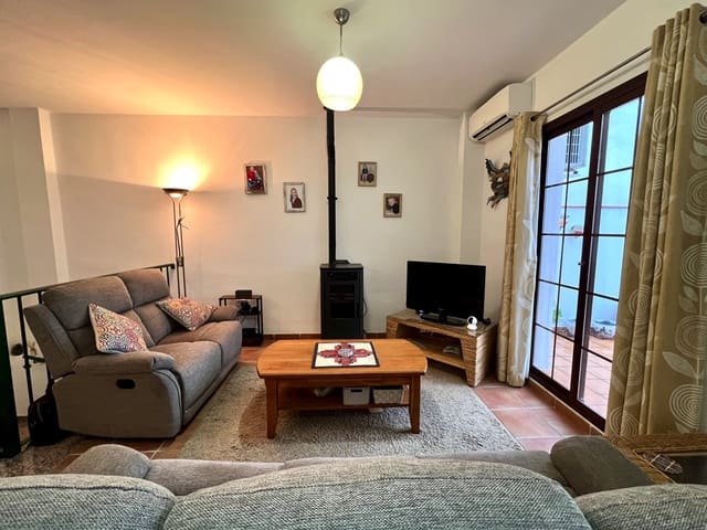 3 Zimmer Reihenhaus zu verkaufen in Alcaucín mit Pool Garage - 219.000 € (Ref: 9578189)