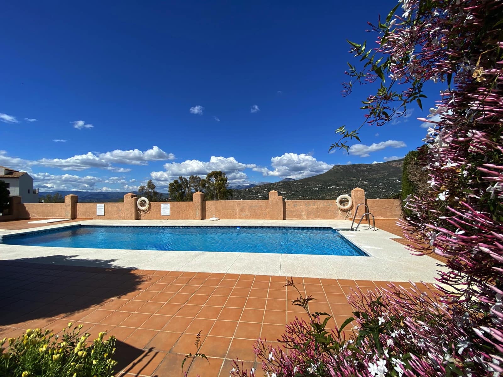 3 Zimmer Reihenhaus zu verkaufen in Alcaucin mit Pool Garage - 219.000 € (Ref: 9578189)