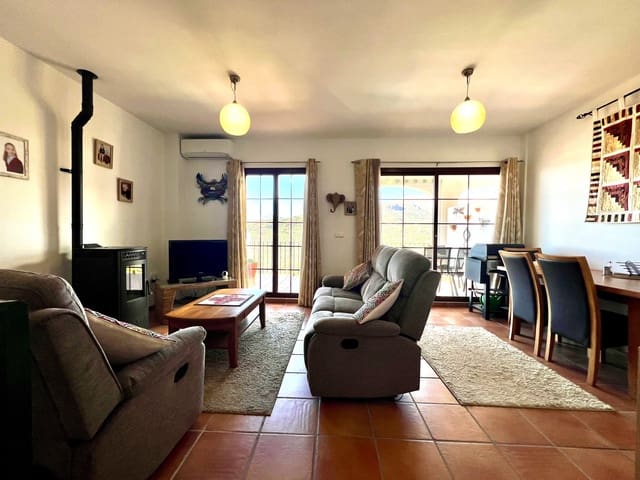 3 soverom Rekkehus til salgs i Alcaucín med svømmebasseng garasje - € 219 000 (Ref: 9578189)