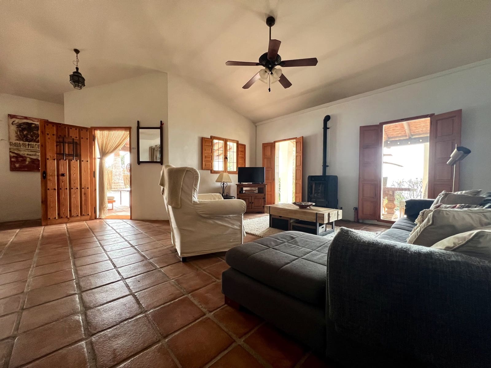 4 bedroom Villa for sale in Alcaucin with pool - € 439,000 (Ref: 9639751)