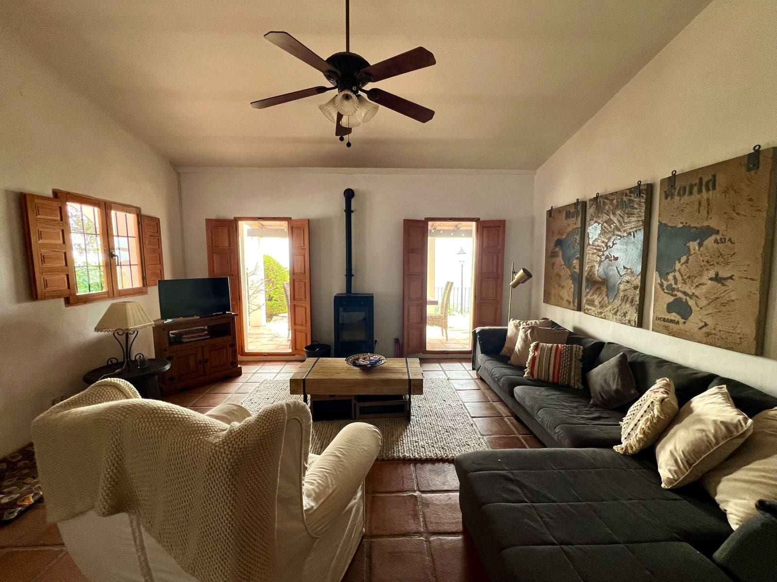 4 bedroom Villa for sale in Alcaucin with pool - € 439,000 (Ref: 9639751)