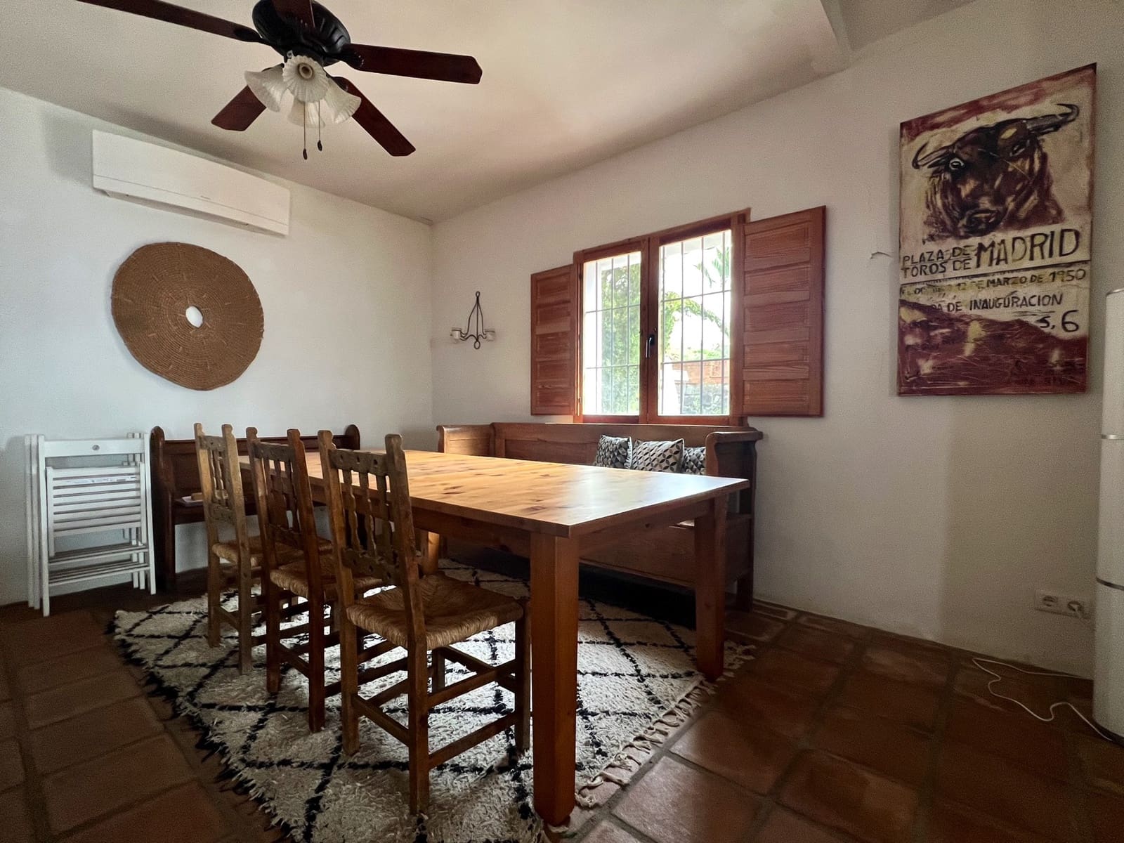 4 bedroom Villa for sale in Alcaucin with pool - € 439,000 (Ref: 9639751)