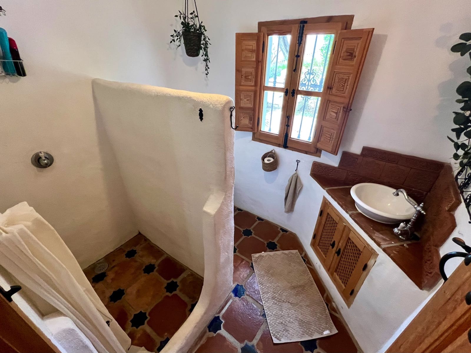 4 bedroom Villa for sale in Alcaucin with pool - € 439,000 (Ref: 9639751)