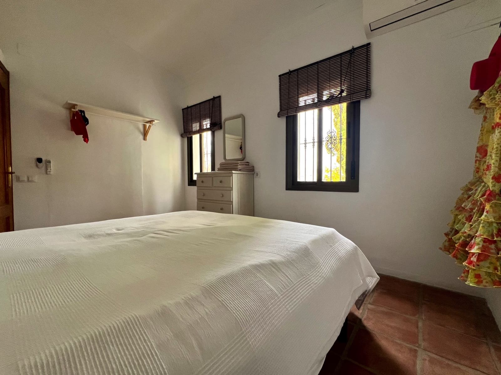 4 bedroom Villa for sale in Alcaucin with pool - € 439,000 (Ref: 9639751)