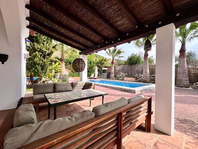 4 bedroom Villa for sale in Alcaucín with pool - € 439,000 (Ref: 9639751)
